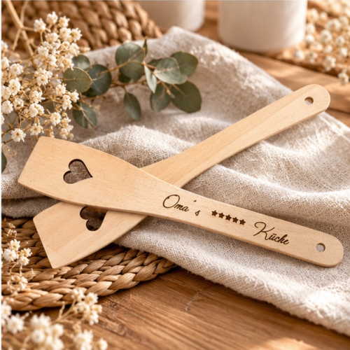 Dekorativer Holz-Pfannenwender mit individueller Gravur