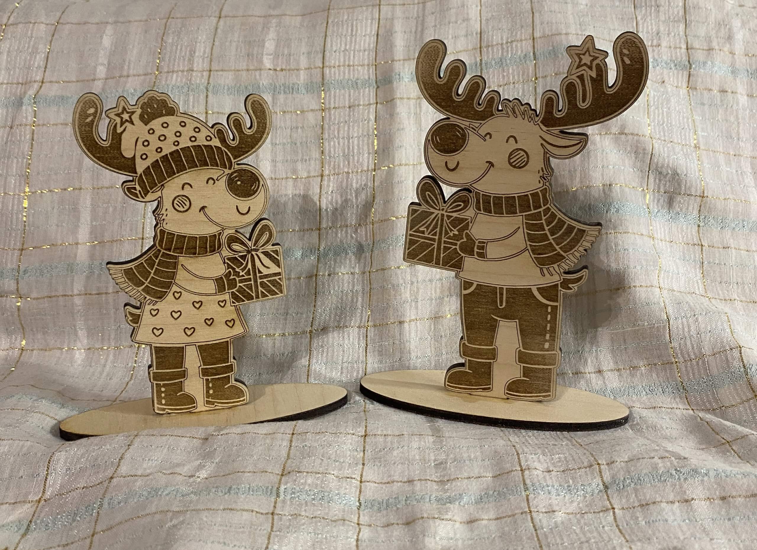 SVG-Datei Elchpaar mit Geschenk