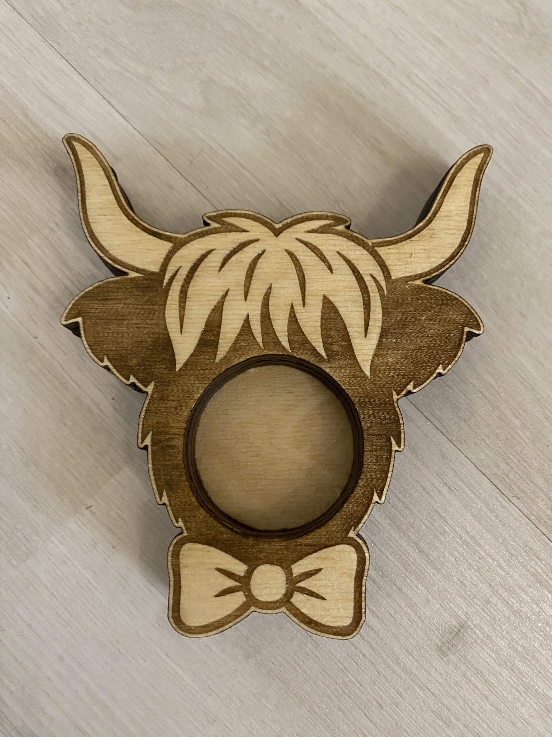 Eier- und LED-Teelichthalter im Stier-Design