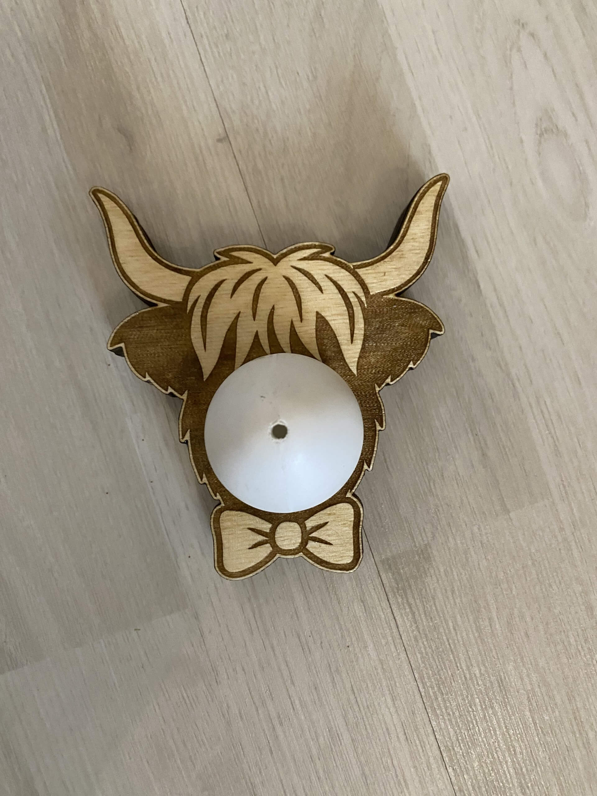 Eier- und LED-Teelichthalter im Stier-Design – Bild 3