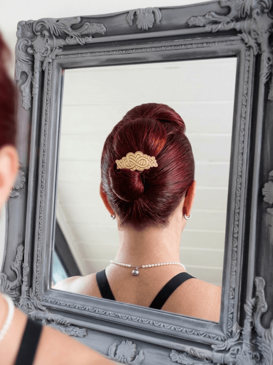 Filigrane Holz-Haargabel für die Braut – Romantischer Haarschmuck mit Lasergravur